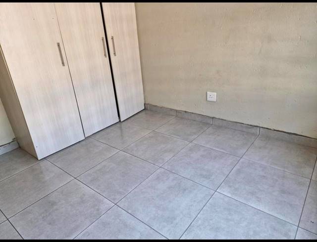 3 BEDROOM PROPERTY TO RENT IN LONEHILL